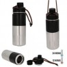 Termo insulado al vacío con doble pared de acero inoxidable. Incluye tapa y boquilla enroscables, además de una cuerda para mejo