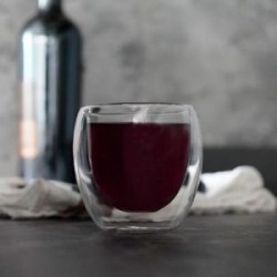 Vaso de vidrio con doble pared.