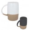 Taza de céramica bicolor, con parte inferior texturizada.