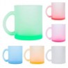 Taza de vidrio sublimable con acabado frost, degradado en la base y asa.