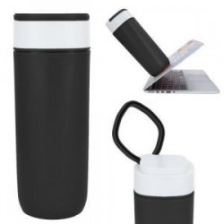 Termo de doble pared con exterior de plástico e interior de acero inoxidable. Incluye tapa enroscable con asa.