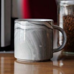 Taza de cerámica con apariencia de mármol. (No apta para microondas)