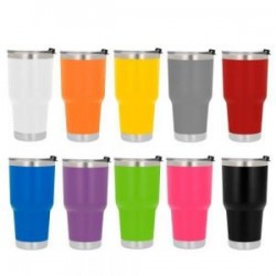 Termo con doble pared de acero inoxidable insulado al vacío con acabado rugoso. Incluye tapa transparente de cierre a presión.