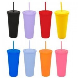 Vaso de plástico con doble pared, tapa enroscable y acabado rubber, incluye popote de plástico.