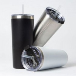 Termo de acero inoxidable de doble pared insulada al vacío para mantener las bebidas frías o calientes por más horas. Terminado 