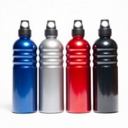 Cilindro de plástico PET con terminado metálico con tapa de rosca anti derrames y capacidad de 1000 ml. Libre de BPA y certifica